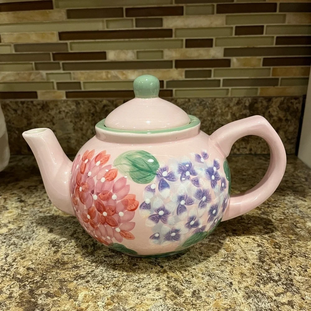 Nantucket Floral Hydrangeas Pink Teapot with Lid 7 Cup